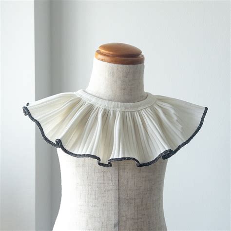 single collar bib : monotone white | I T S U K A N O T E - Baby & Kids ...