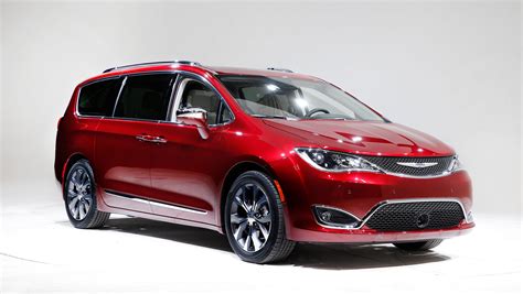 Photos: 2017 Chrysler Pacifica