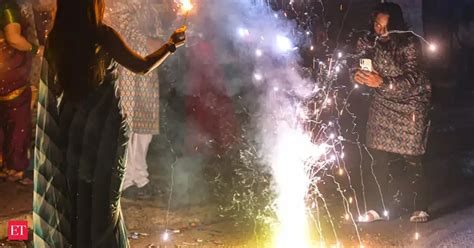 Cracker bursting in Mumbai: Cracker-bursting behind 44% cases of fire ...