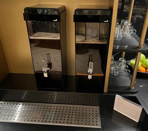 Review: Chase Sapphire Lounge New York Kennedy Airport (JFK) - One Mile ...