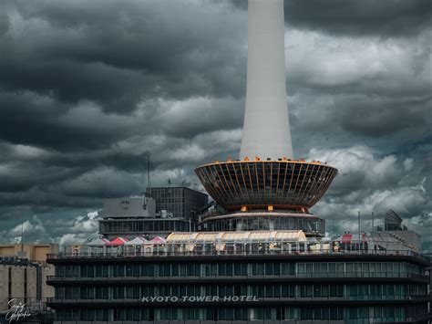 Download wallpaper 1400x1050 tower, building, architecture, clouds ...