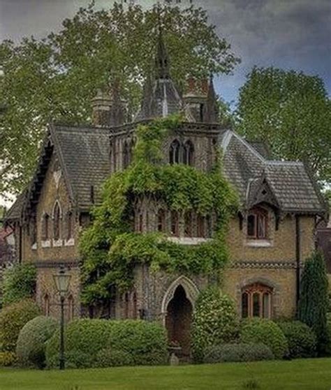 34 Amazing Gothic Revival House Design Ideas Spanish Style | Gothic ...