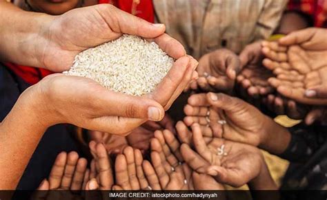 देश में कम होते गरीब, FY24 में पहली बार ग्रामीण गरीबी दर 5% से नीचे ...