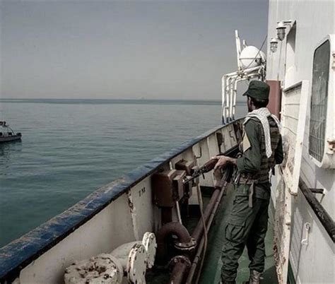 伊朗海军宣称俘获两艘美国无人舰艇 美方：消息不实_凤凰网资讯_凤凰网