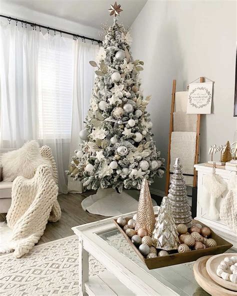 Using White and Metallic Accents for Neutral Holiday Décor - Soul & Lane