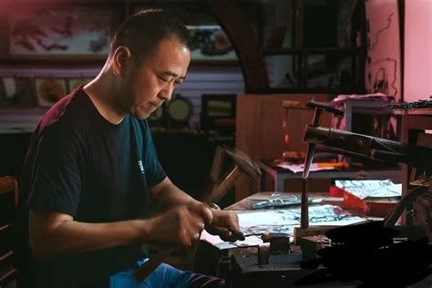 安徽省工艺美术名人、铁画艺术家杨开勇|铁画|芜湖|工艺美术_新浪新闻