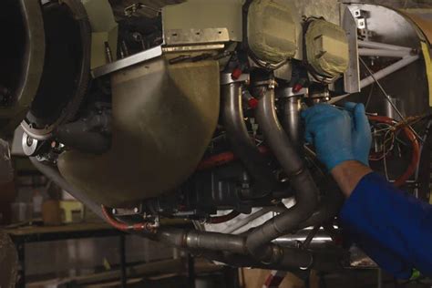 Jet Engine Mechanic 的图像结果