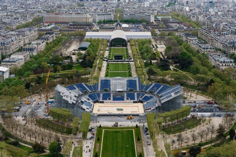 JO-2024: au pied des monuments parisiens, les stades temporaires ...