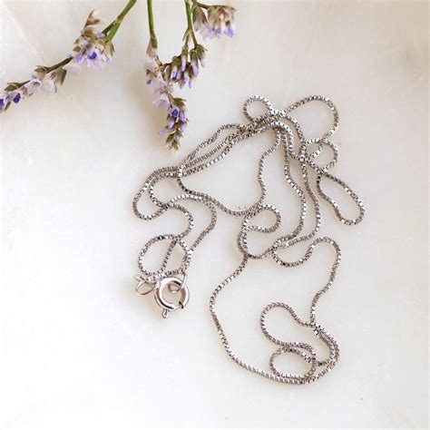 Lily Chain – Silvery Silver