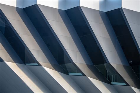 Building Glass Window 的图像结果