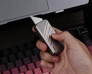 This Super-Affordable, Fidget-Friendly EDC Knife Delivers a Masterclass in Minimalism | Gear Patrol