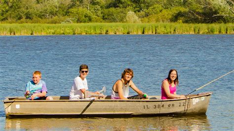 Fish Lake Beach Camping Resort | Volo IL | WiFi | Dog Park