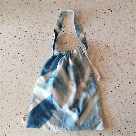 Indigo hand-dyed kinchaku - ZigZag - インディゴ染め巾着 | Via hijau -handmade in ...