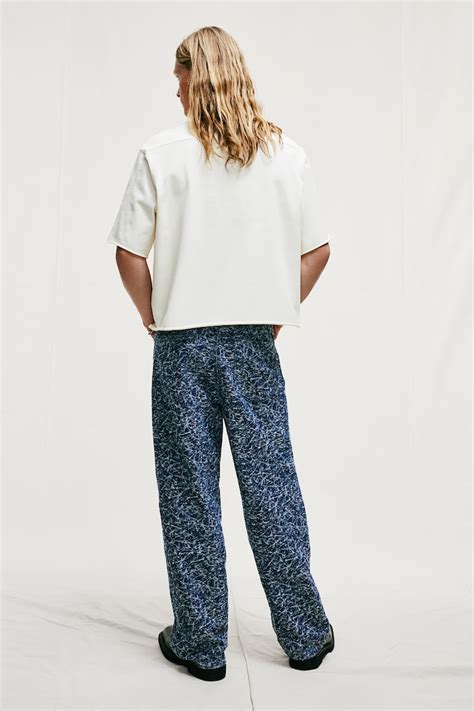 Oversized Fit Cropped T-shirt - Cream/More Human - Men | H&M IN