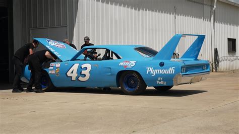 Richard Petty's Superbird Goes on a Test Drive; the 426 Hemi Is the New ...
