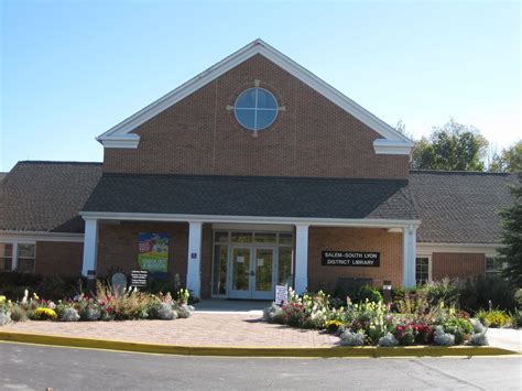 ปักพินโดย Salem-South Lyon District Libr ใน Our Library Inside & Out