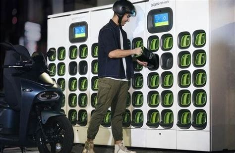 Upcoming Hero Vida e-scooter to use swappable batteries | Autocar ...