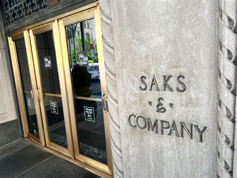 Saks 10% Back On Rakuten: Burn Those Amex Platinum Credits