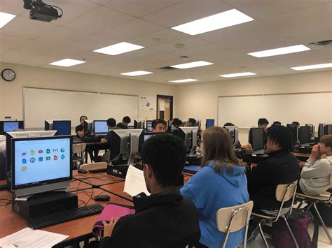 College Computer Classes 的图像结果