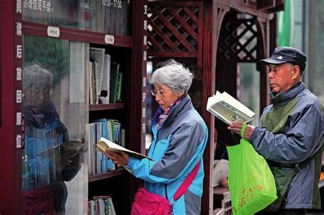 甘孜县开展“我与书同行”全民阅读活动