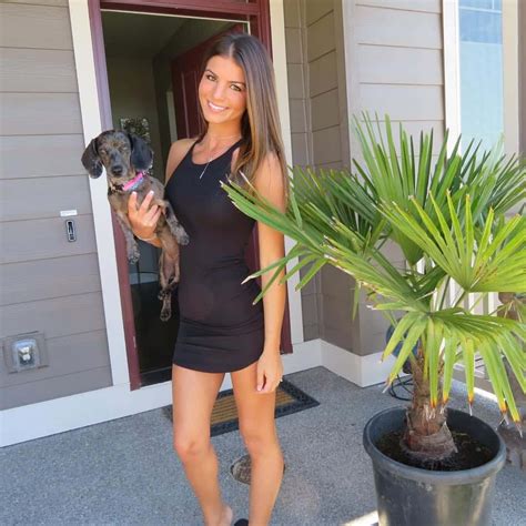 Carlie Jo Howell - Age, Height, Net Worth, Boyfriend, Bio, Wiki