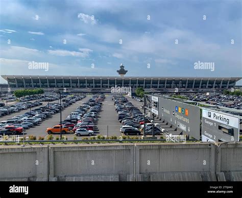 Dulles Airport, Virginia, USA.Terminal and Parking Lot Stock Photo - Alamy