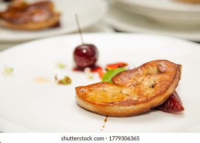 Busy Kitchen Chefs 的图像结果