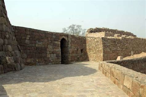 A Handy Guide To Tughlaqabad Fort: Delhi’s Forgotten Jewel