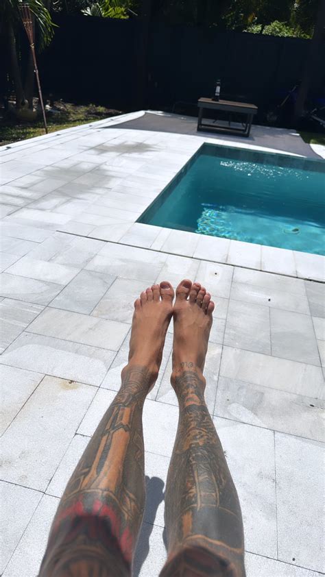 Flyysoulja's feet