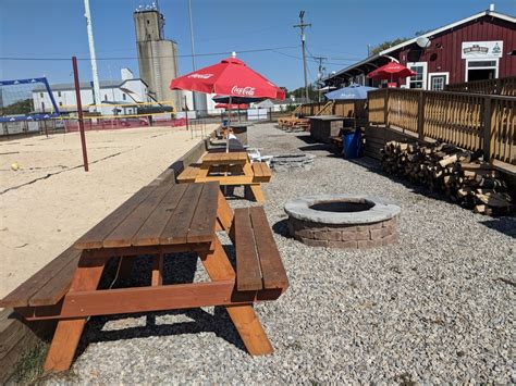 Local pizzeria and bar owners bring food truck depot, outdoor music ...