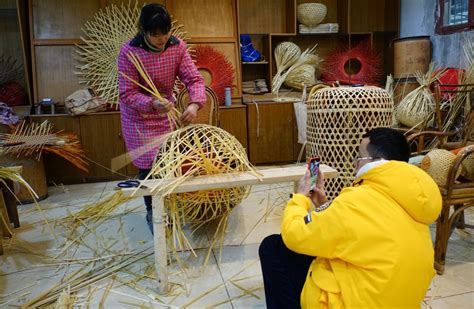 重庆北碚：学习竹编技艺 感受传统文化