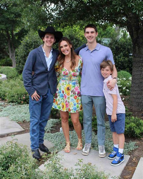 Inside Kendra Scott's Incredible Rise, from College Dropout and Single ...