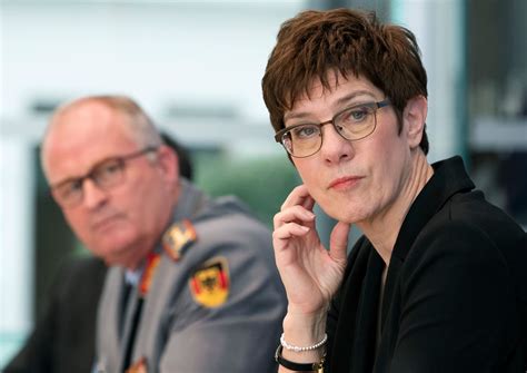 German Defence Minister Kramp-Karrenbauer threatens Russia with nuclear ...