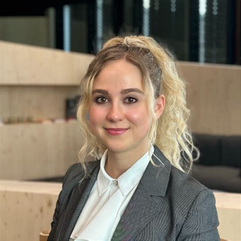 Lea-Sophie Krausenecker - Karriereberaterin | Vertrieb - Augenoptik & Hörakustik - KAARISMA ...