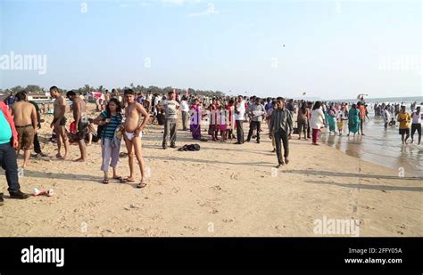 Goa Beach People 的图像结果