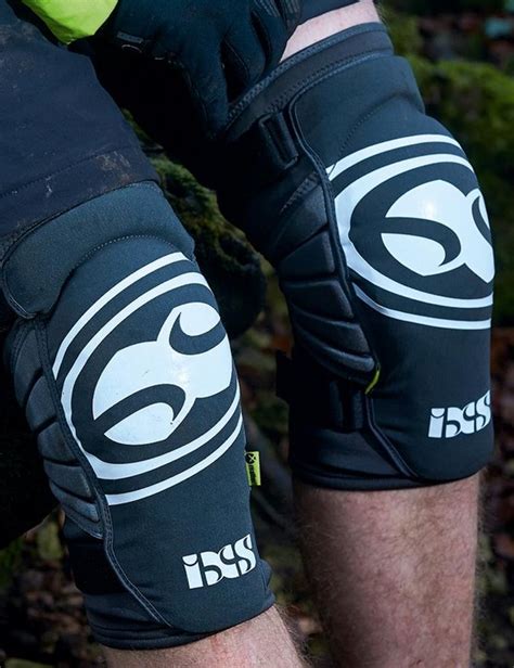 6 of the best: knee pads - BikeRadar