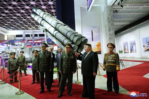 North Korea's Kim meets Russia's Shoigu, shows off banned missiles | Daily Sabah