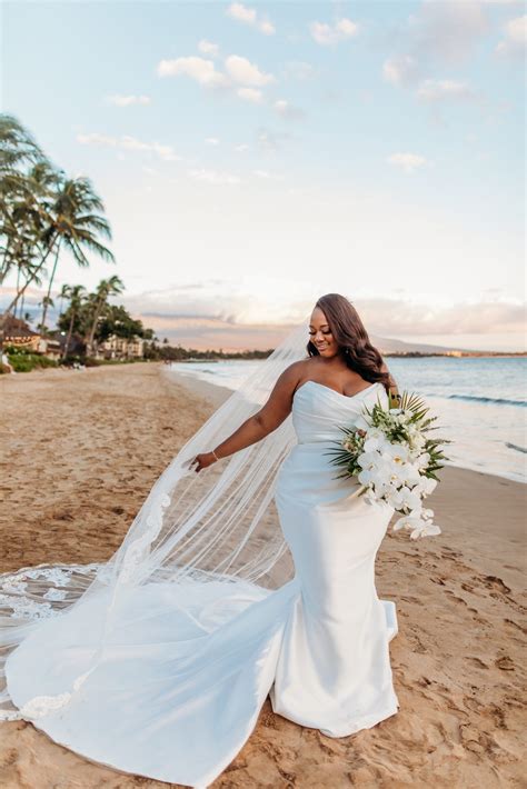 Beach wedding dresses plus size online