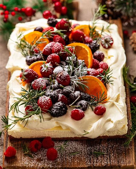 Simple Christmas Cheesecake Slab - no bake! - Recipesedge