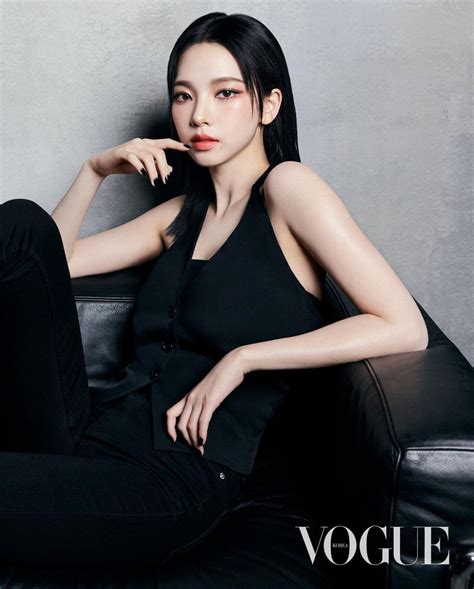 KARINA AESPA x Vogue Korea January 2024 | Karina, Vogue korea, Chinese ...