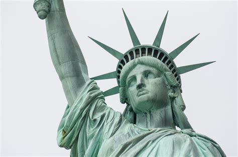 加拿大野火烟霾飘到美国，笼罩自由女神像，纽约市长建议“别出门”_腾讯新闻