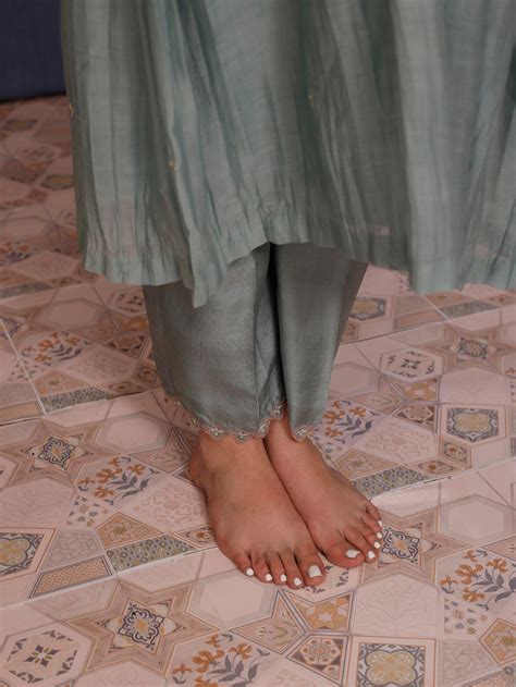 Kyra Outfit – Chokhi Chorri