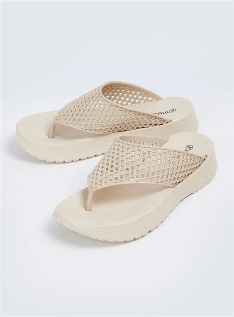 Buy Women Textured Flip Flops Online at just Rs. 399.0 - 1000014390406 ...