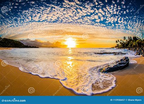 North Shore Hawaii Sunset stock image. Image of family - 112936657