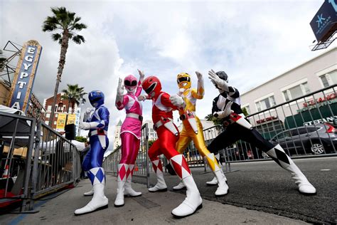 Some of the Original Power Rangers Are Coming Back for a New Adventure ...