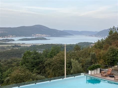 BAYVIEW HILLS LUXURY RESIDENCES (Kavac) - Specialty Inn Reviews ...