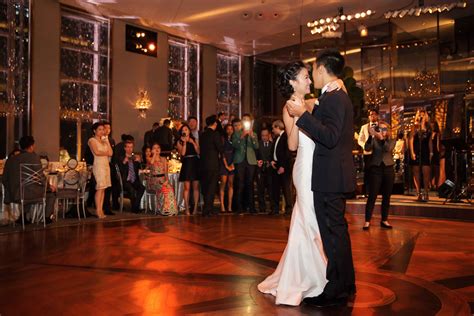What time is the first dance at a wedding | Beachweddingtips.com