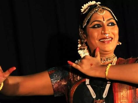 Dancer Narthaki Nataraj Becomes The First Transgender To Be Awarded ...