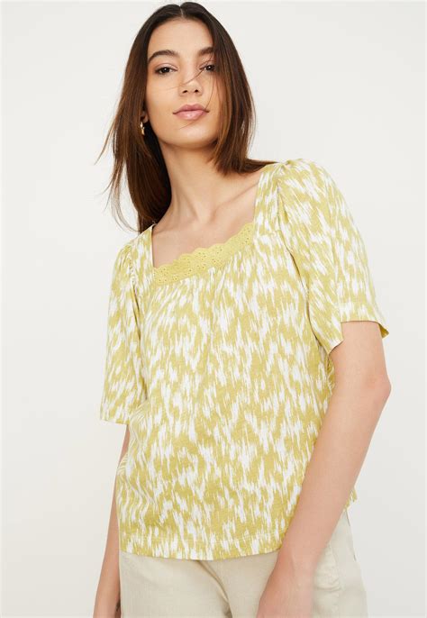 Buy Women Printed Puffed Sleeve Top Online at just Rs. 399.0 ...