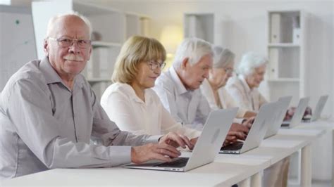 Computer Lessons for Seniors 的图像结果